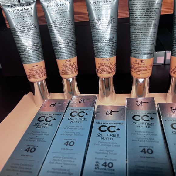 IT Cosmetics Cream Foundation with SPF 40 in Fair/Light - Picture 3 of 15